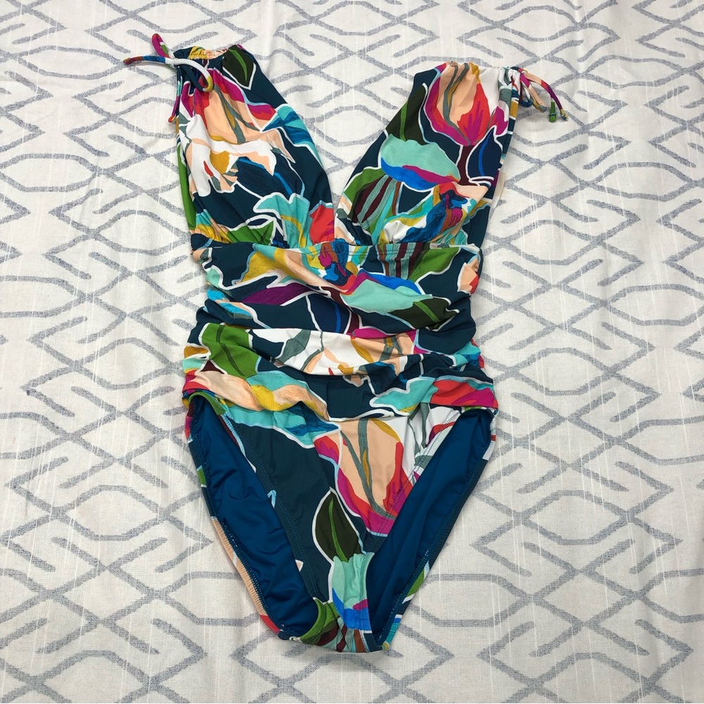 NEW la Blanca 4 one piece swimsuit built in cups ruched shoulders floral print